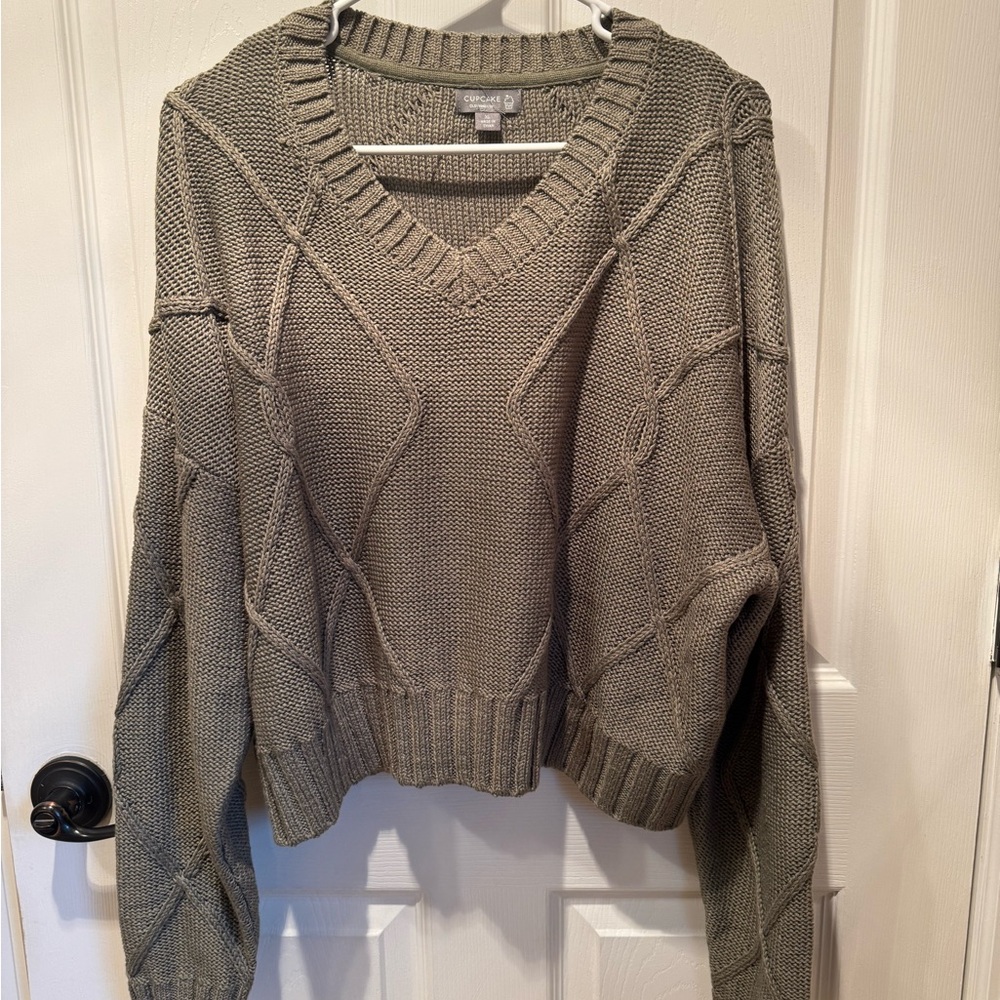 Women's V-Neck Sweater -‎ Olive Green